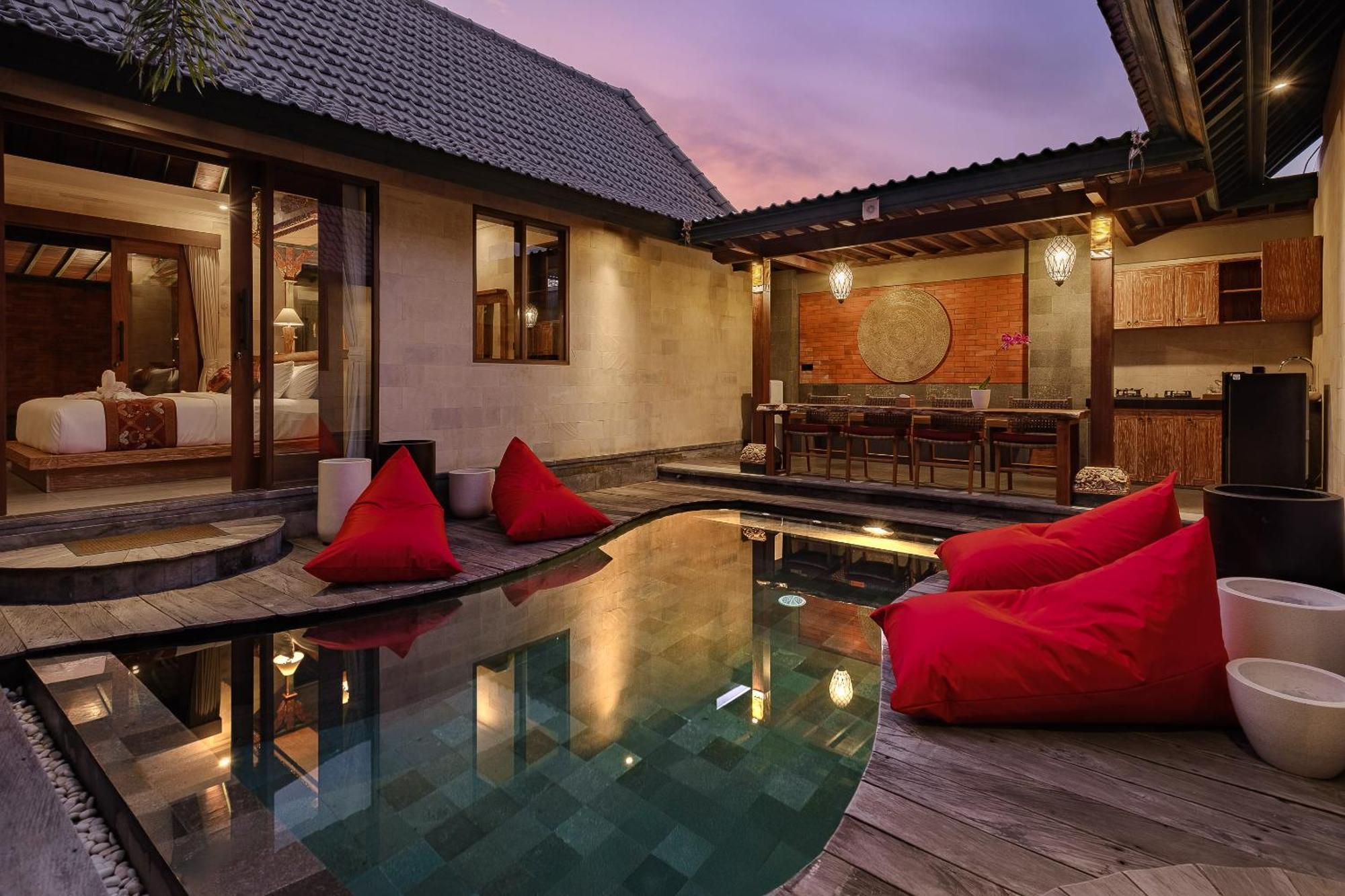 Monique Ubud